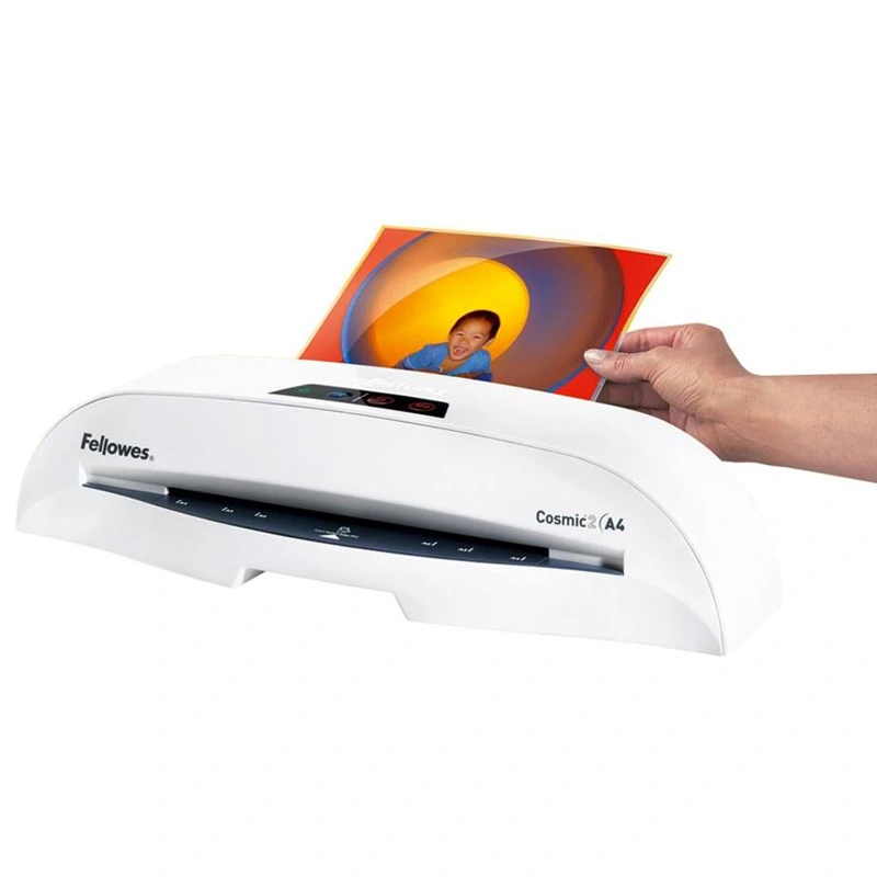 ورود کاغذ برای پرس شدن در Fellowes Cosmic 2 A4