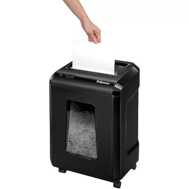 وارد کردن کاغذ در خردکن کاغذ Powershred 92Cs